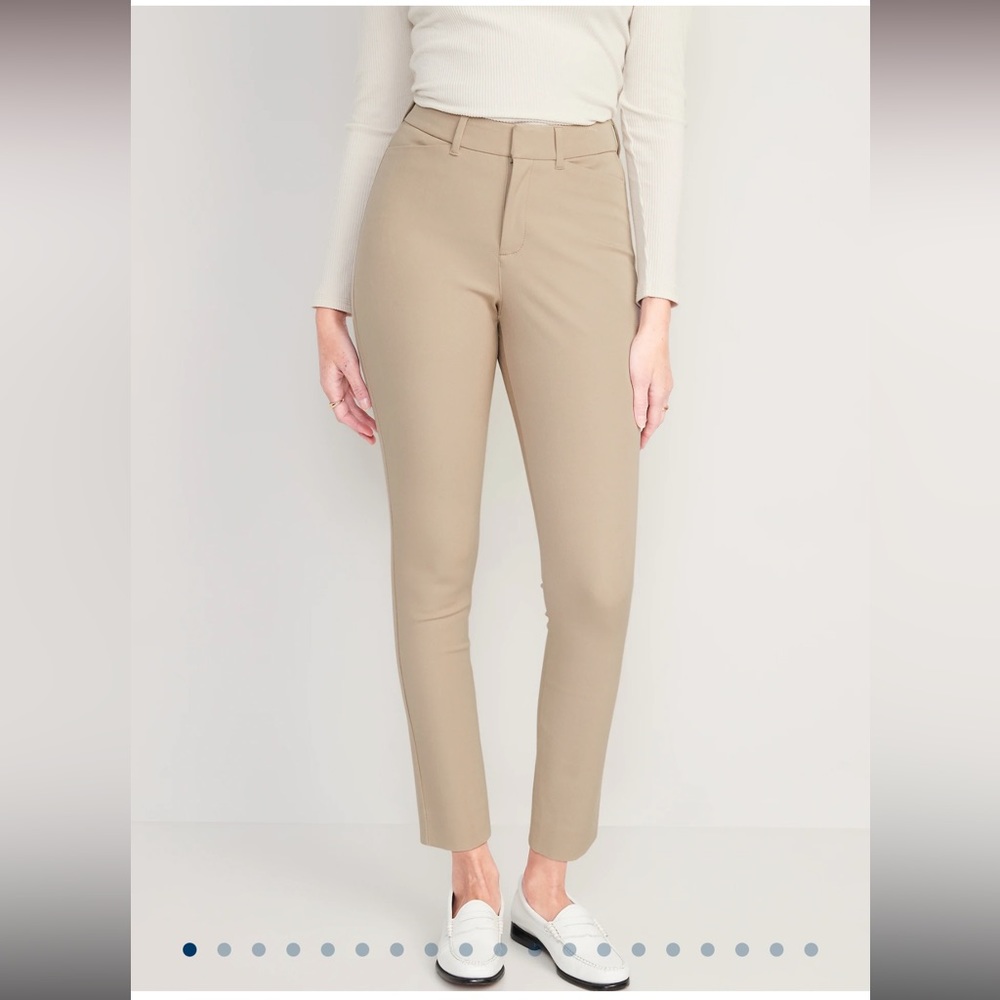 Old Navy Curvy High-Waisted Pixie Skinny Ankle
Pants for Women in Size 4